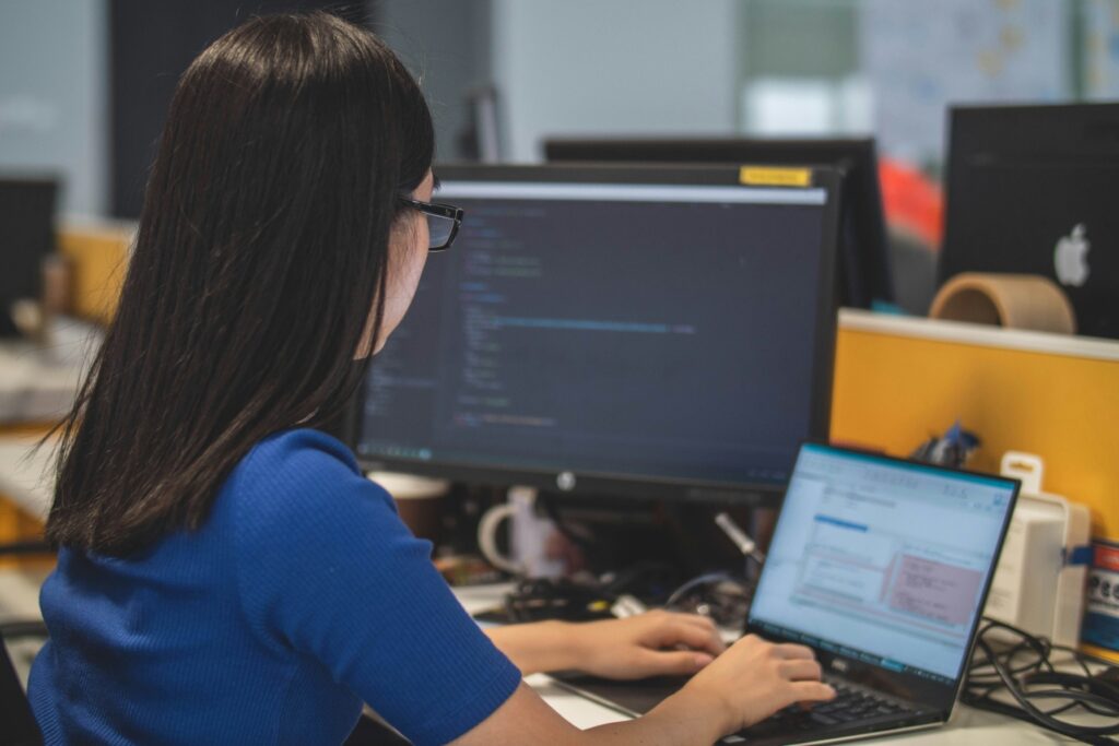 Análisis de datos sobre servicios en línea según el RGPD: base jurídica del procesamiento