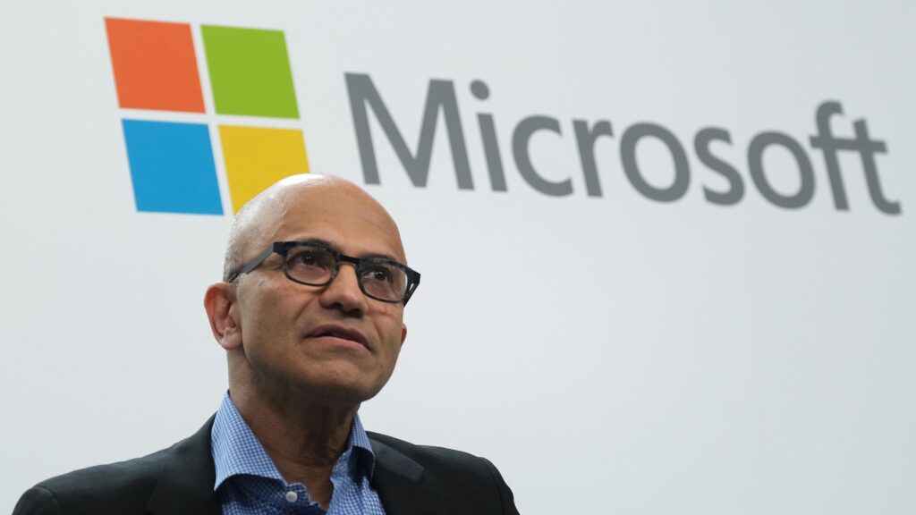 El director ejecutivo de Microsoft, Satya Nadella, quiere capacitar a 2 millones de personas en la India con inteligencia artificial.