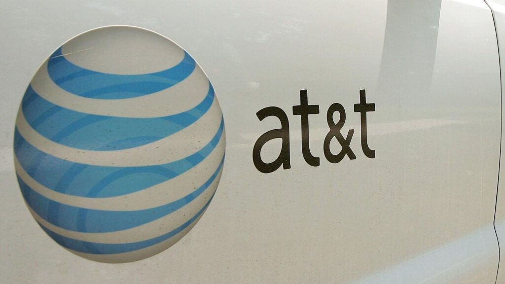 AT&T sal del mal