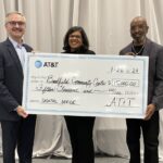 AT&T dona $15,000 al Bradfield Center