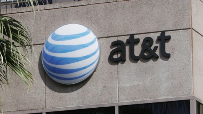 AT&T se enfrenta a una demanda colectiva por una filtración masiva de datos que expuso la información personal de 70 millones de clientes.