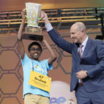 Un niño de 12 años que ganó un concurso nacional de ortografía de Scripps con una dramática «ortografía» planea regalar sus ganancias.