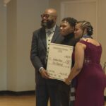 Custodio otorga becas a estudiantes de secundaria en St.