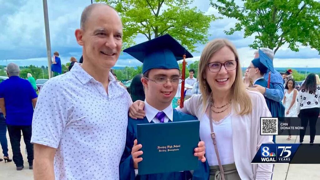 Niño Milagroso Caden Capitani se graduó de la escuela secundaria