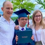 Niño Milagroso Caden Capitani se graduó de la escuela secundaria