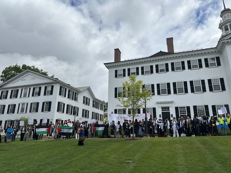 Los manifestantes bloquean la graduación – The Dartmouth