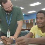 Hillcrest High School monitorea los niveles de estrés de los estudiantes usando monitores cardíacos – NBC Chicago