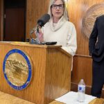 El comisionado de educación de Alaska dice que los distritos deben detener el aprendizaje remoto mientras el clima obliga al cierre de escuelas