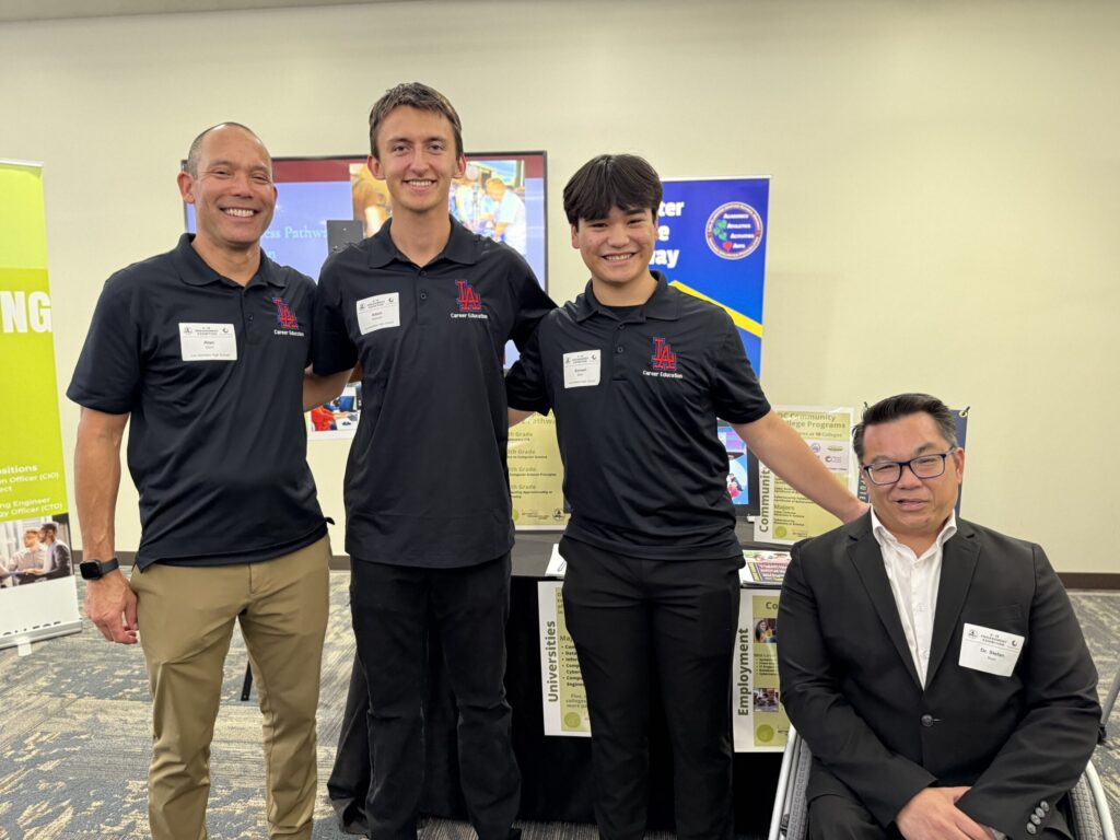 La OCDE recibe a 140 miembros de la comunidad en una feria de educación profesional K-16, Fullerton College lanza un programa de tecnología de drones y más – OCDE Newsroom