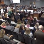 La Junta de Educación del Condado de Williamson votó a favor de eliminar tres libros de las bibliotecas escolares