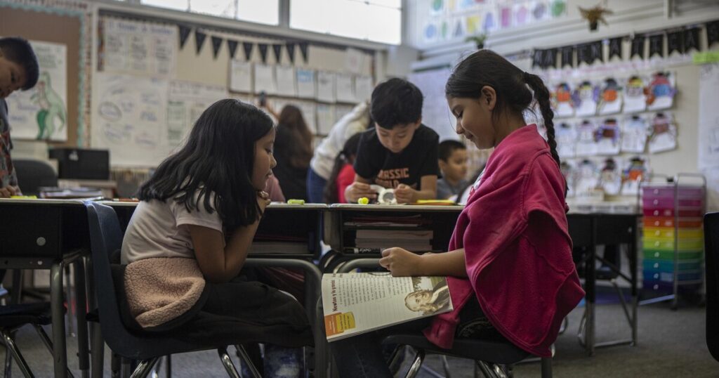 California restablece la educación bilingüe. 3 razones por las que tantas escuelas lo ofrecen