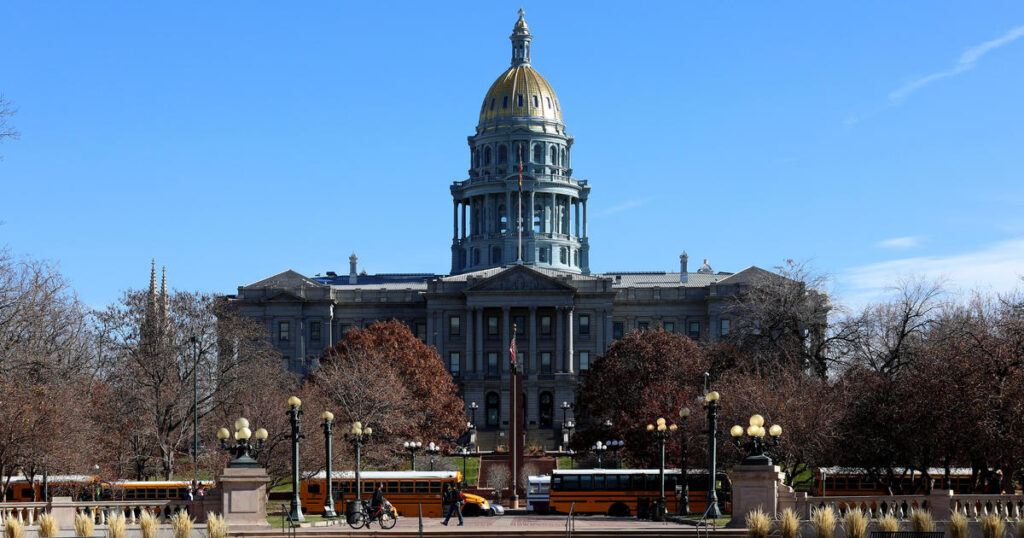 Los legisladores de Colorado debaten $150 millones en recortes a la educación, lo que afecta los presupuestos escolares