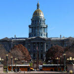 Los legisladores de Colorado debaten $150 millones en recortes a la educación, lo que afecta los presupuestos escolares