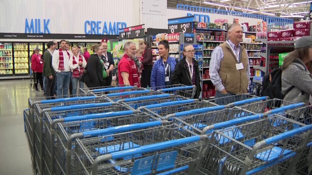 Cientos de niños de Utah hacen compras anticipadas para Navidad