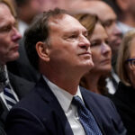 Alito habló con Trump poco antes de la presentación ante la Corte Suprema