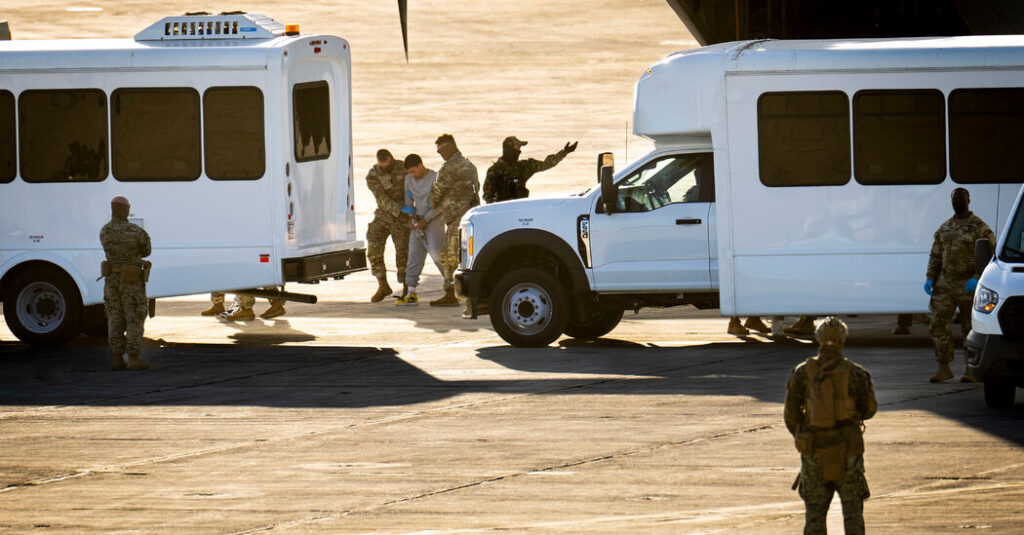 Estados Unidos ganó $ 40 millones de 400 migrantes en Guantánamo