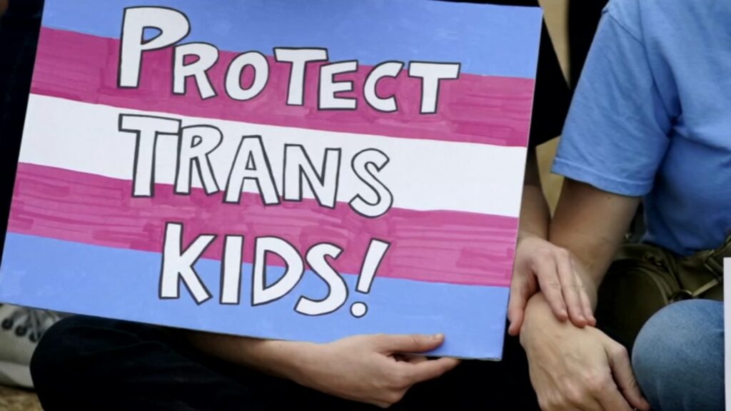La administración Trump para el programa de educación sexual de California para el contenido de identificación de género