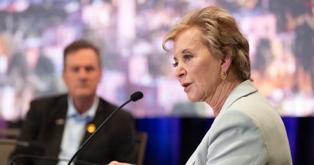 McMahon determina por qué Trump disminuye el 10% para la sección educativa: las noticias de las noticias