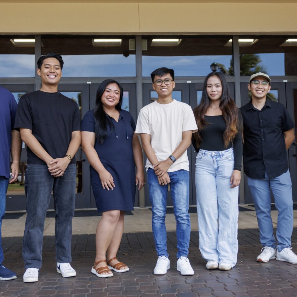 Filipino BYU-PATHWAY Estudiantes mundiales en BYU-Hawaii a través del programa IWork