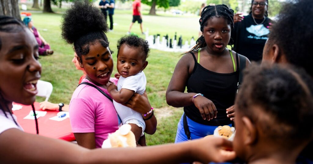 Programa de Michigan que ofrece al dinero de las nuevas madres a las nuevas madres puede ser un modelo para el resto de nosotros