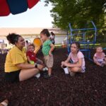 Programa de Michigan Los niños y las familias tienen como objetivo aprovechar los trabajadores de la atención infantil