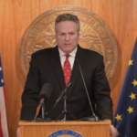 ‘Daño para colorear:’ K9 Worker Bill Bities Dunleavy Veto para financiar la educación