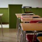 La última escuela agrega religión y revisiones, elimine los libros en los estados