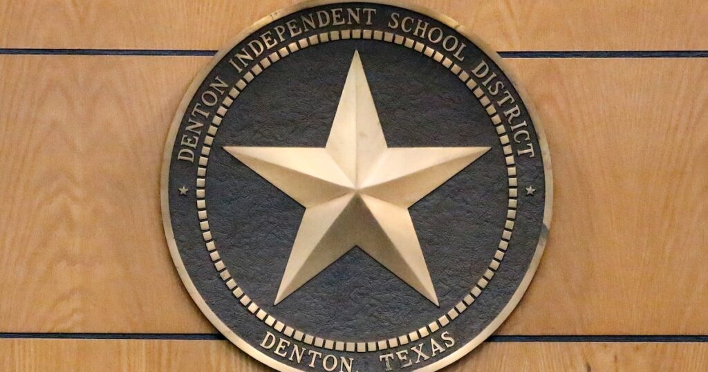 Estudiante de la escuela secundaria de Denton para compañero de clase apuñalando en el campus el viernes, dice la policía