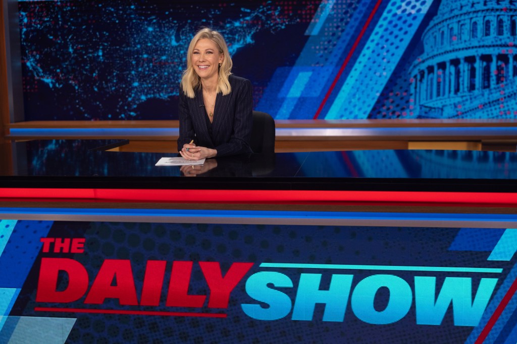 Descripción diaria Desi Lydic Desi Lydic en tarde en la noche y censura