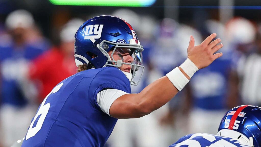 El futuro es ahora: Giants informó que un paquete de juego está listo hoy para Jaxson Dart, ya jugando la pelea mental con oponentes