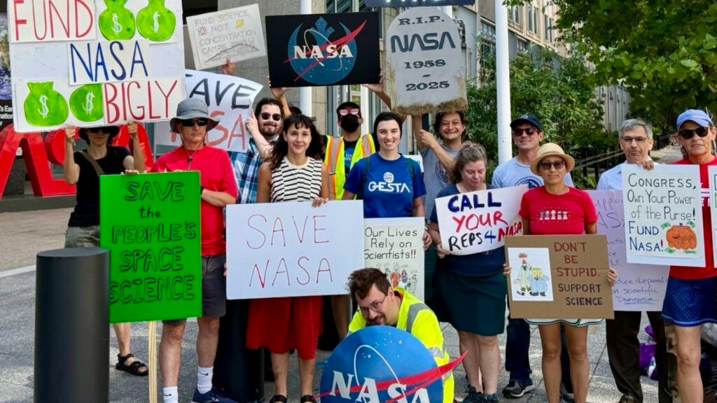 ‘Tu violencia funciona’: protestas de protesta de la NASA Protestas Protestas de protesta durante la protesta de DC fuera de DC.