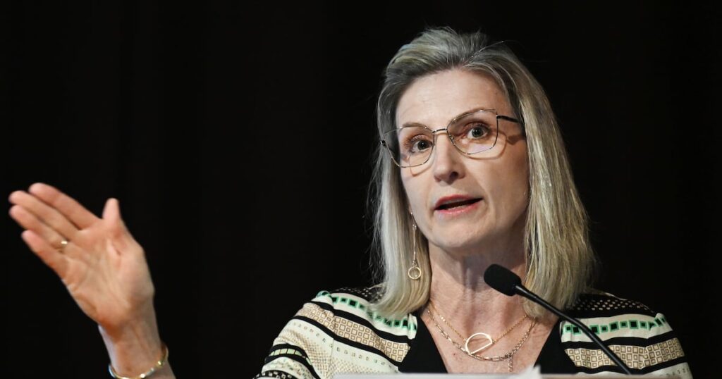 Los funcionarios de capacitación de Alaska exigen líneas de financiamiento tardías para el cambio