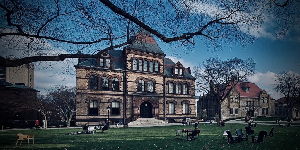 ACLU es condenado por las últimas amenazas de Trump a la escuela secundaria; Le pide a la Universidad de Brown que rechace las demandas