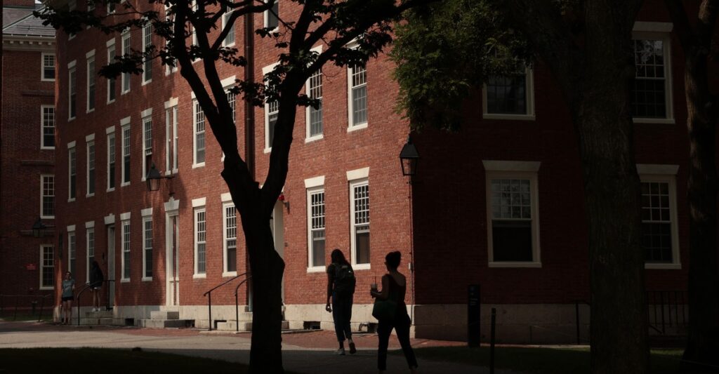 Un contrato que finalice la independencia de las universidades