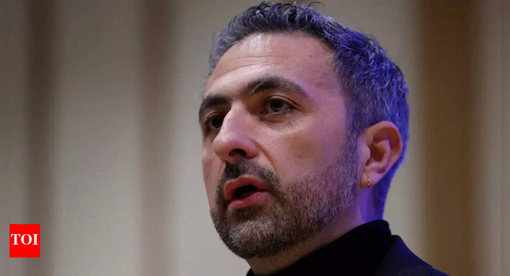 El director de IA de Microsoft, Mustafa Suleyman, a los desarrolladores e investigadores: dejen de «hacer» proyectos…