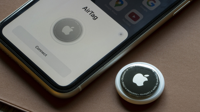 AirTag con iPhone muestra la pantalla de conexión