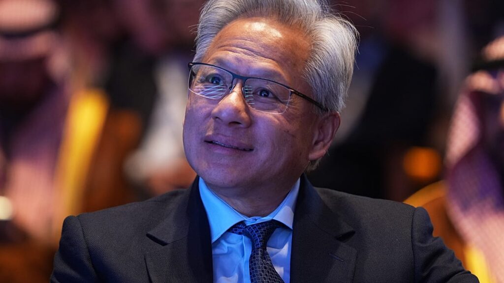 El director ejecutivo de Nvidia fue nombrado Persona del año 2025 por el Financial Times. ¿Quién es Jensen Huang?