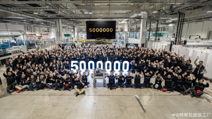 La Gigafábrica de Tesla en Shanghai está lanzando su sistema de propulsión eléctrica número 5 millones