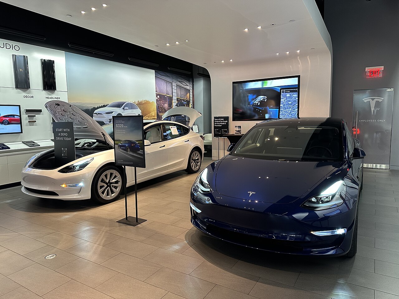 Sala de exposición de Tesla Dadeland Mall.