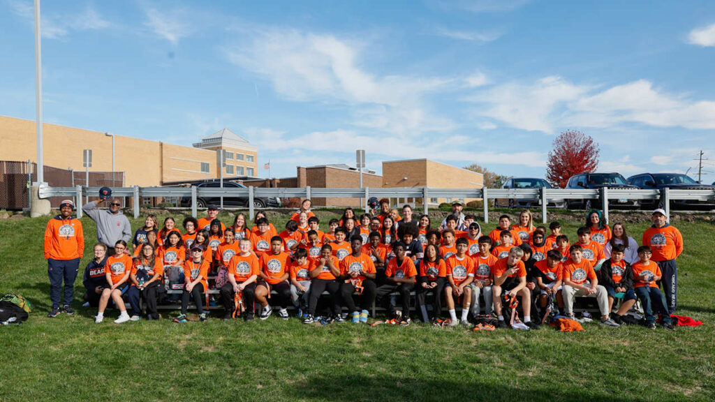 El programa Monster Flag Football de los Bears impulsado por Invisalign está prosperando en su segundo año