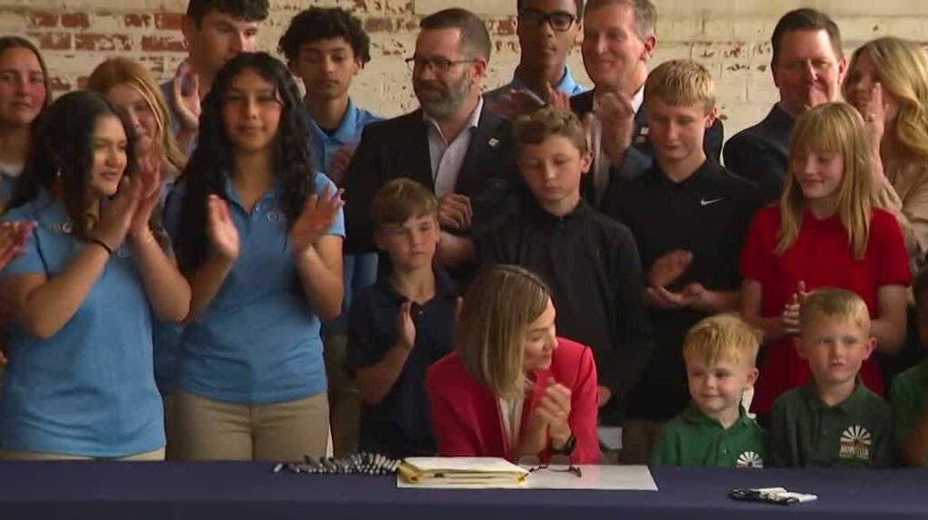 Iowa amplía la financiación para las escuelas autónomas en la nueva ley de educación