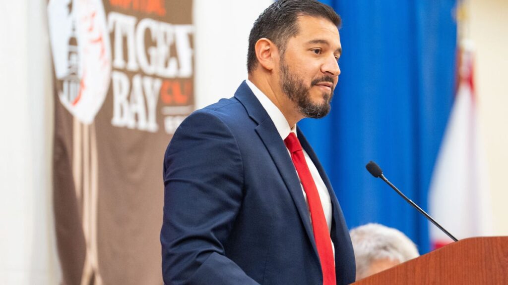 El comisionado de educación de Florida es el único finalista para el puesto de Polk State